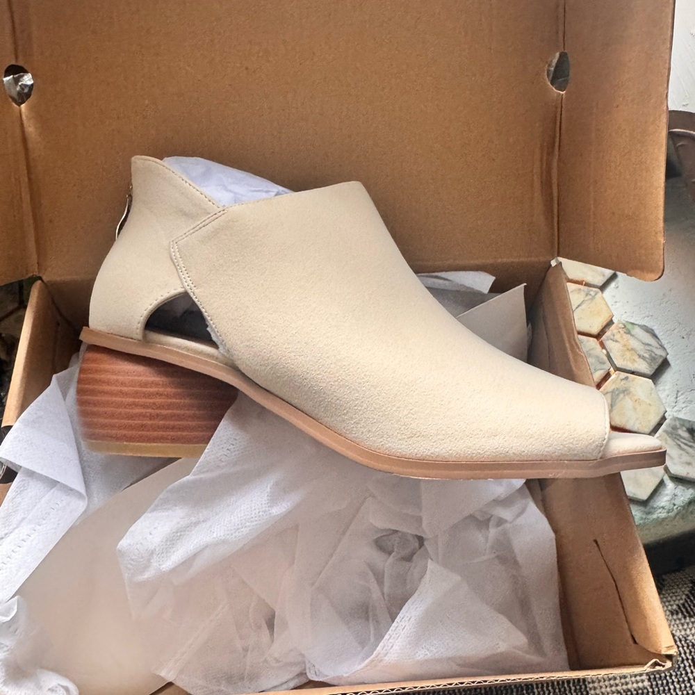 Chic Cream Women's Mules